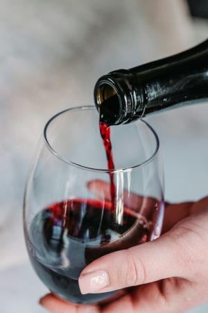 Si versa il rosso nel calice
